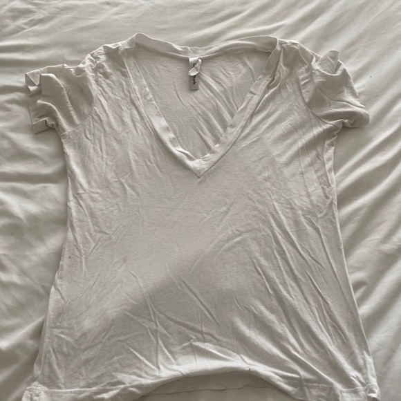 White comfortable v neck tshirt - Picture 2 of 2